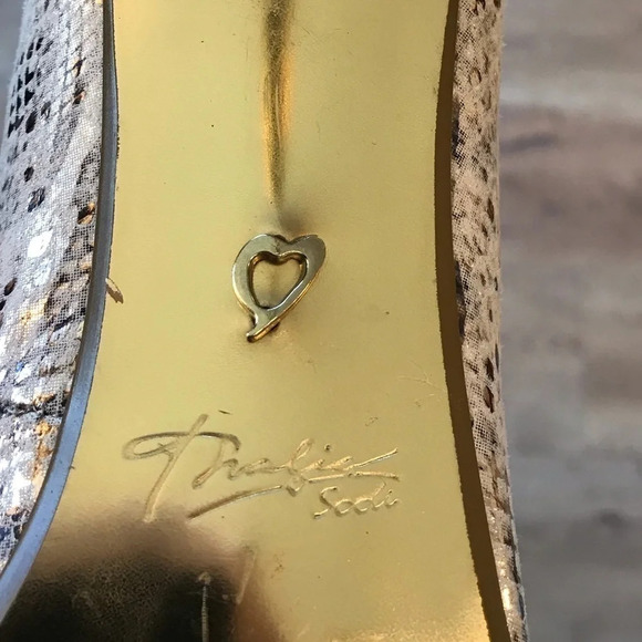 Thalia Sodi Leather Snakeskin Print Pumps with Gold Heels women’s size 7 shoes - Picture 8 of 9